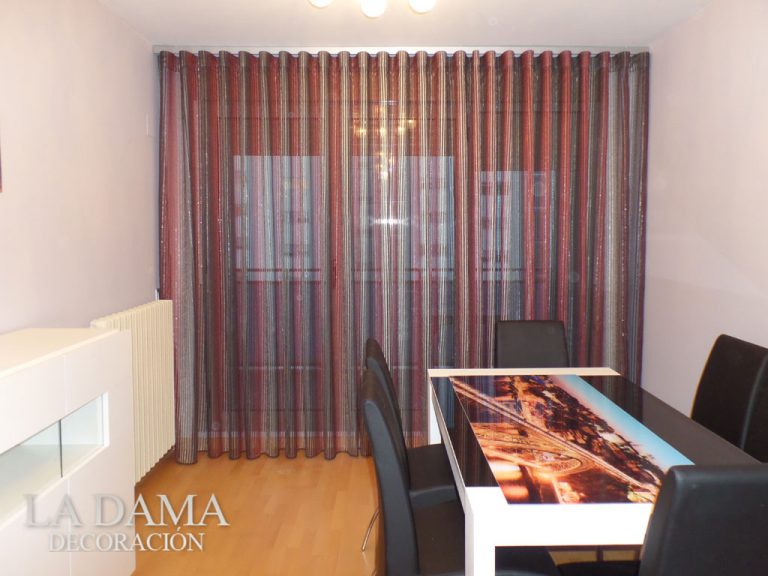 Cortinas de onda perfecta confeccionadas para un salón